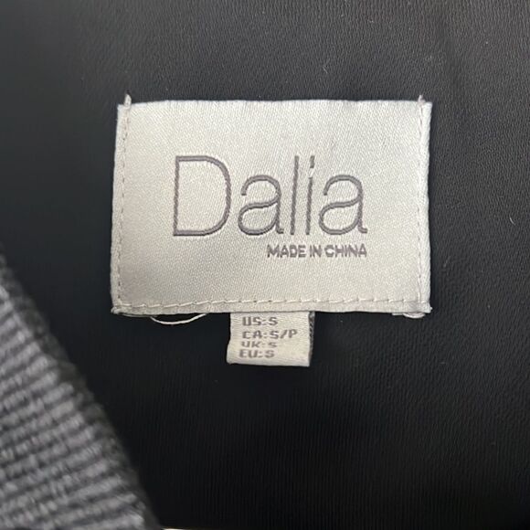 Classic Black Zip-Up Track Jacket - Ribbed Cuffs & Elastic Bottom Size Small - Picture 4 of 4